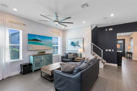 House in Orlando, Florida 5 bedrooms, 331.38 sq.m. № 1597399 - photo 16