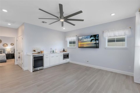House in Orlando, Florida 5 bedrooms, 331.38 sq.m. № 1597399 - photo 25