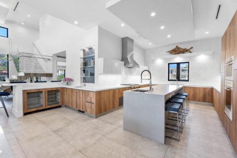 Villa ou maison à vendre à North Miami, Floride: 4 chambres, 339.84 m2 № 2057342 - photo 10