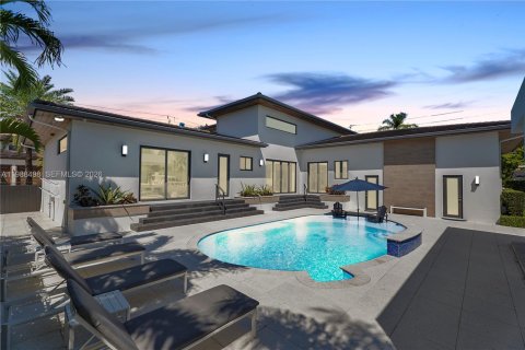 Villa ou maison à vendre à North Miami, Floride: 4 chambres, 339.84 m2 № 2057342 - photo 2