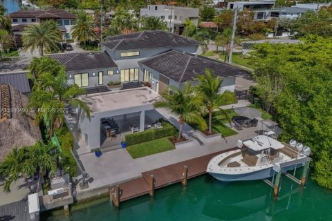 Villa ou maison à vendre à North Miami, Floride: 4 chambres, 339.84 m2 № 2057342 - photo 3
