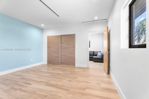 Villa ou maison à vendre à North Miami, Floride: 4 chambres, 339.84 m2 № 2057342 - photo 24
