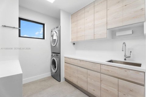 Villa ou maison à vendre à North Miami, Floride: 4 chambres, 339.84 m2 № 2057342 - photo 28