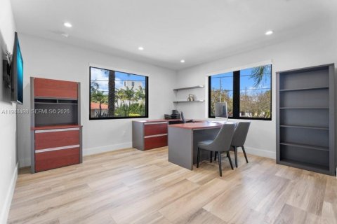 Villa ou maison à vendre à North Miami, Floride: 4 chambres, 339.84 m2 № 2057342 - photo 25