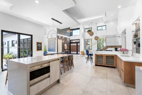 Villa ou maison à vendre à North Miami, Floride: 4 chambres, 339.84 m2 № 2057342 - photo 12