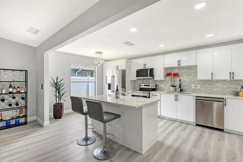 Villa ou maison à vendre à Sarasota, Floride: 3 chambres, 158.68 m2 № 2287818 - photo 13