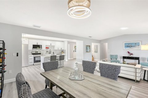Villa ou maison à vendre à Sarasota, Floride: 3 chambres, 158.68 m2 № 2287818 - photo 11