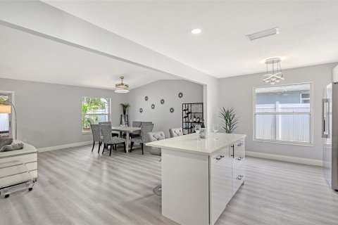 Villa ou maison à vendre à Sarasota, Floride: 3 chambres, 158.68 m2 № 2287818 - photo 16