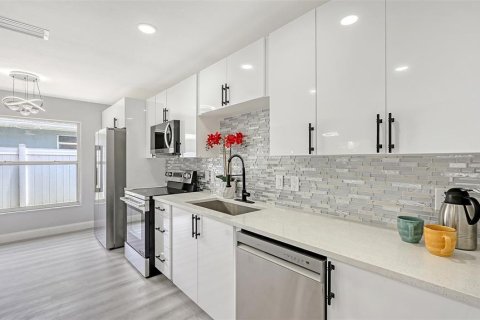 Villa ou maison à vendre à Sarasota, Floride: 3 chambres, 158.68 m2 № 2287818 - photo 17