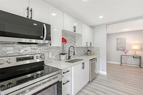 Villa ou maison à vendre à Sarasota, Floride: 3 chambres, 158.68 m2 № 2287818 - photo 15
