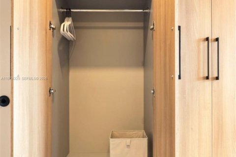 Copropriété à louer à Miami, Floride № 2045993 - photo 18