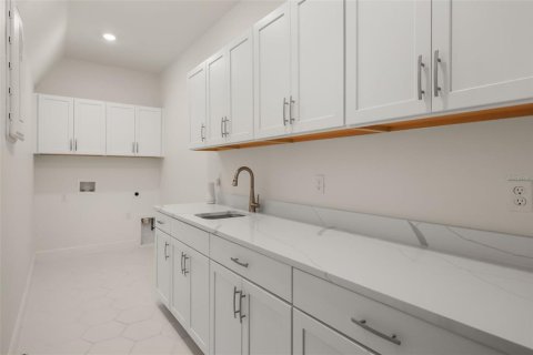 House in Windermere, Florida 6 bedrooms, 425.96 sq.m. № 2355856 - photo 23