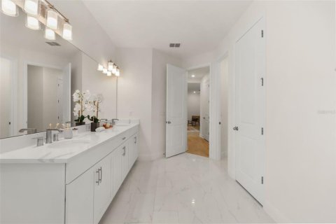 House in Windermere, Florida 6 bedrooms, 425.96 sq.m. № 2355856 - photo 17
