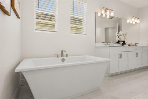 House in Windermere, Florida 6 bedrooms, 425.96 sq.m. № 2355856 - photo 18