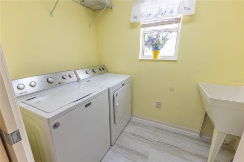 House in The Villages, Florida 3 bedrooms, 129.78 sq.m. № 2233512 - photo 17