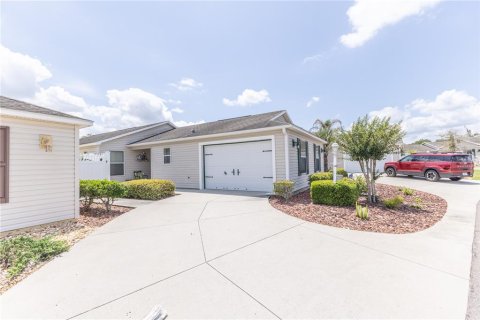 House in The Villages, Florida 3 bedrooms, 129.78 sq.m. № 2233512 - photo 3