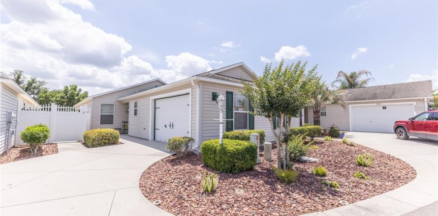 House in The Villages, Florida 3 bedrooms, 129.78 sq.m. № 2233512