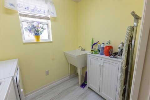 House in The Villages, Florida 3 bedrooms, 129.78 sq.m. № 2233512 - photo 18