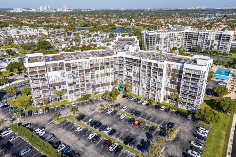 Copropriété à louer à Hallandale Beach, Floride: 1 chambre, 81.29 m2 № 1977351 - photo 24