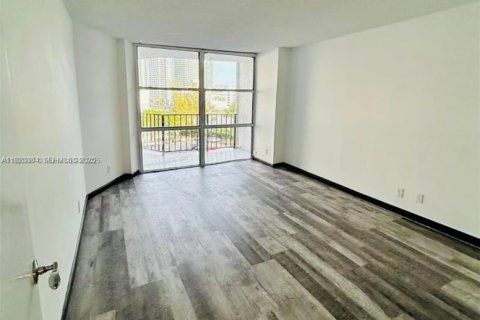 Copropriété à louer à Hallandale Beach, Floride: 1 chambre, 81.29 m2 № 1977351 - photo 8