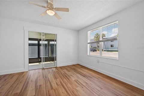 Condominio en venta en Venice, Florida, 1 dormitorio, 49.98 m2 № 2126719 - foto 13