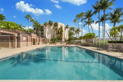 Condo in Doral, Florida, 2 bedrooms  № 2012933 - photo 27