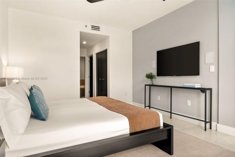 Condo in Doral, Florida, 2 bedrooms  № 2012933 - photo 17