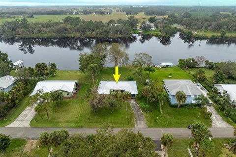 Casa en venta en LaBelle, Florida, 3 dormitorios, 173.17 m2 № 1971034 - foto 1