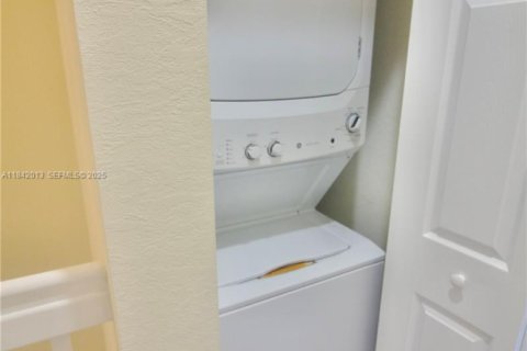 Touwnhouse à vendre à Miami, Floride: 3 chambres № 1982020 - photo 18