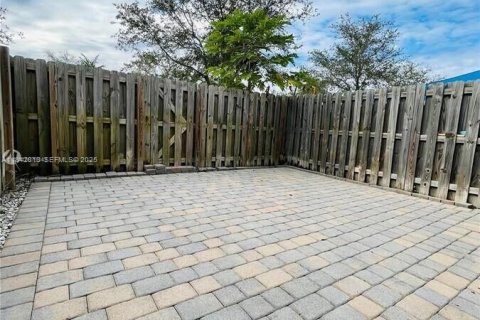 Touwnhouse à vendre à Miami, Floride: 3 chambres № 1982020 - photo 21