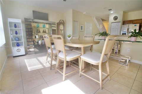 Touwnhouse à vendre à Miami, Floride: 3 chambres № 1982020 - photo 4