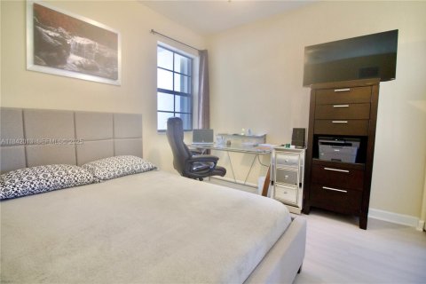 Touwnhouse à vendre à Miami, Floride: 3 chambres № 1982020 - photo 13