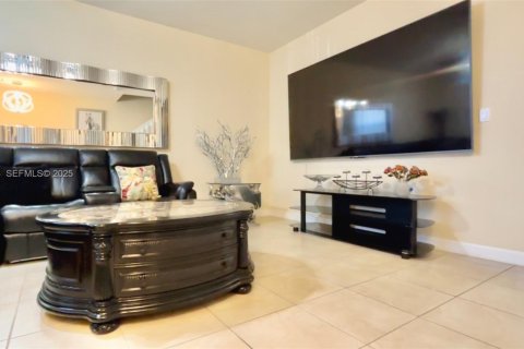 Touwnhouse à vendre à Miami, Floride: 3 chambres № 1982020 - photo 2