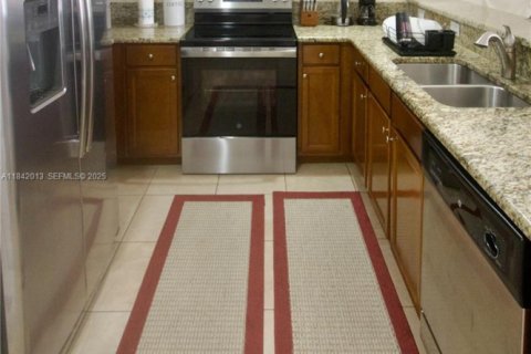 Touwnhouse à vendre à Miami, Floride: 3 chambres № 1982020 - photo 5