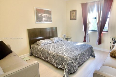 Touwnhouse à vendre à Miami, Floride: 3 chambres № 1982020 - photo 12