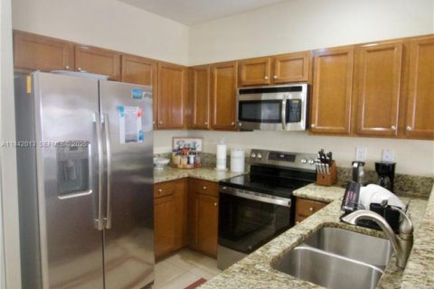 Touwnhouse à vendre à Miami, Floride: 3 chambres № 1982020 - photo 7