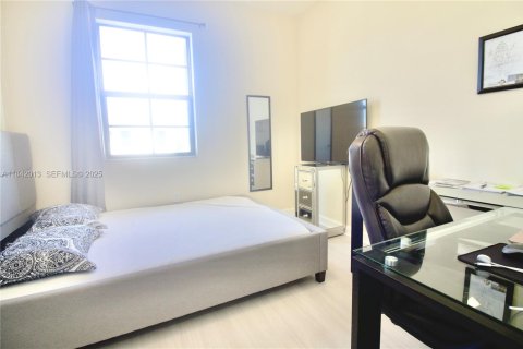 Touwnhouse à vendre à Miami, Floride: 3 chambres № 1982020 - photo 14