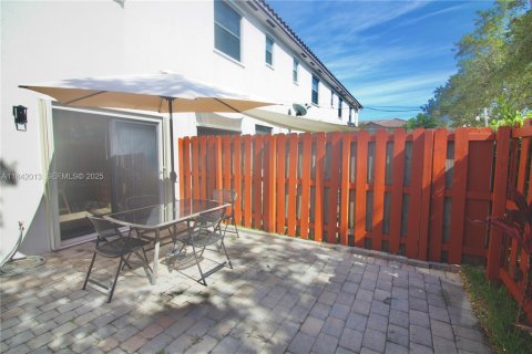 Touwnhouse à vendre à Miami, Floride: 3 chambres № 1982020 - photo 19