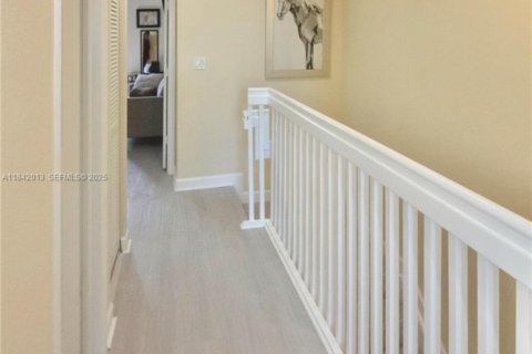 Touwnhouse à vendre à Miami, Floride: 3 chambres № 1982020 - photo 10