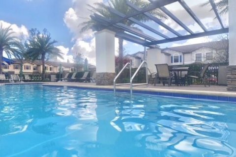 Touwnhouse à vendre à Miami, Floride: 3 chambres № 1982020 - photo 24