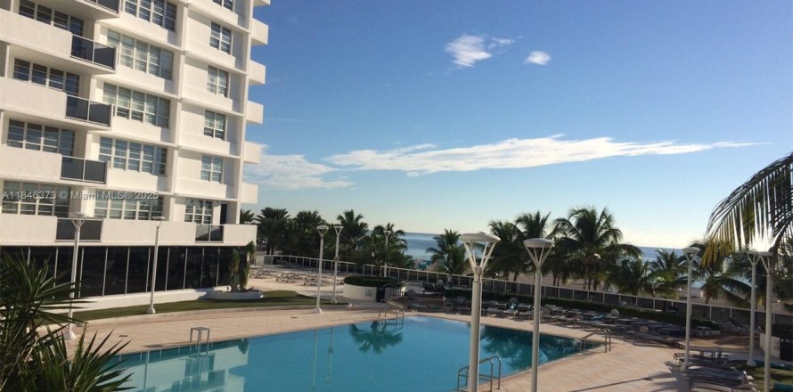 Estudio en el Condominio en Miami Beach, Florida  № 1845925