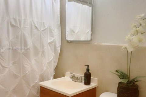 House in Palmetto Bay, Florida 2 bedrooms, 110.18 sq.m. № 1933372 - photo 12