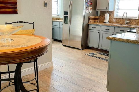 House in Palmetto Bay, Florida 2 bedrooms, 110.18 sq.m. № 1933372 - photo 7