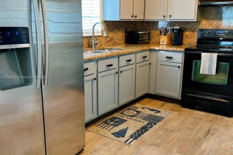 House in Palmetto Bay, Florida 2 bedrooms, 110.18 sq.m. № 1933372 - photo 9