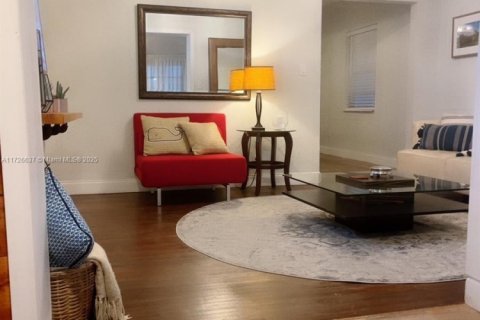 House in Palmetto Bay, Florida 2 bedrooms, 110.18 sq.m. № 1933372 - photo 5