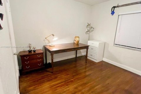 House in Palmetto Bay, Florida 2 bedrooms, 110.18 sq.m. № 1933372 - photo 11