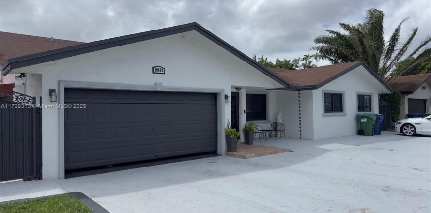 Villa ou maison à Miami, Floride 4 chambres, 178.74 m2 № 1861403