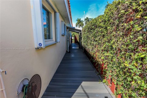 Casa en venta en Hollywood, Florida, 3 dormitorios, 161.28 m2 № 1812067 - foto 25