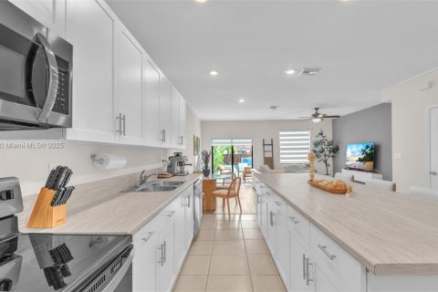 Adosado en venta en Homestead, Florida, 3 dormitorios, 164.62 m2 № 1960170 - foto 5