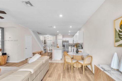 Adosado en venta en Homestead, Florida, 3 dormitorios, 164.62 m2 № 1960170 - foto 7